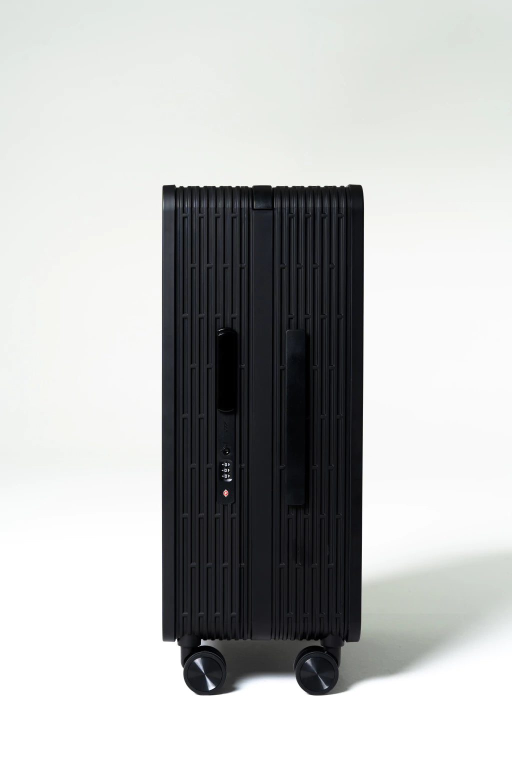 Mala TRAVIX Média Preta Exclusive 23kg